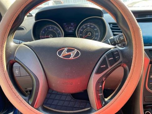 Used 2014 Hyundai Elantra SE FWD image 16