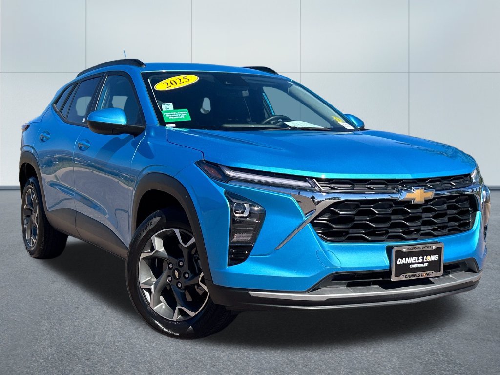Used 2025 Chevrolet Trax LT w/ LT Convenience Package FWD image 32