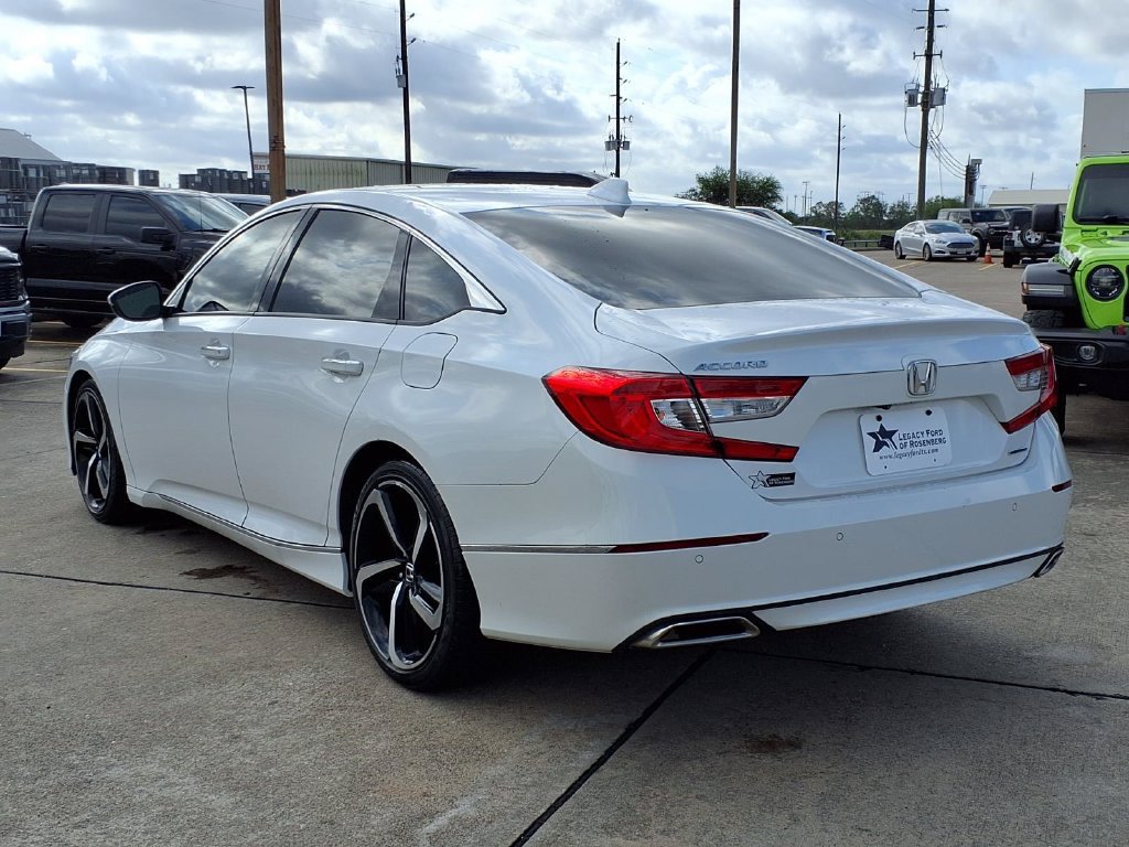 Used 2018 Honda Accord Touring image 4