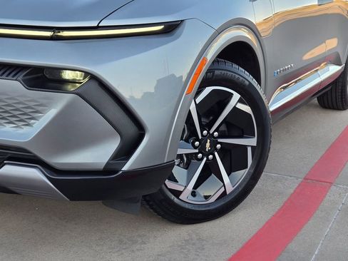 Used 2025 Chevrolet Equinox EV LT w/ Convenience Package image 7