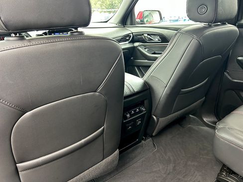 Used 2023 Chevrolet Traverse RS FWD image 23