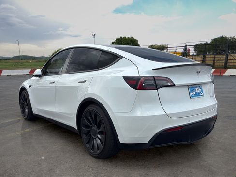 Used 2022 Tesla Model Y Performance AWD/4WD image 4