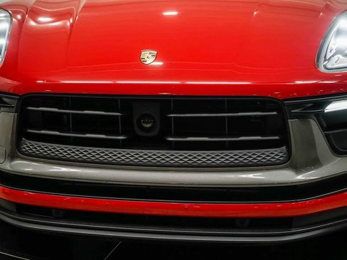 Used 2024 Porsche Macan image 8