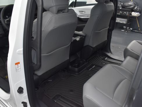 Used 2026 Toyota Sienna XLE FWD image 13