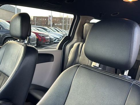 Used 2019 Dodge Grand Caravan SXT image 25