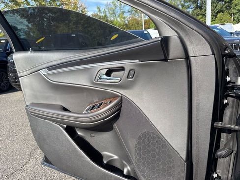 Used 2015 Chevrolet Impala LT w/ Convenience Package image 36