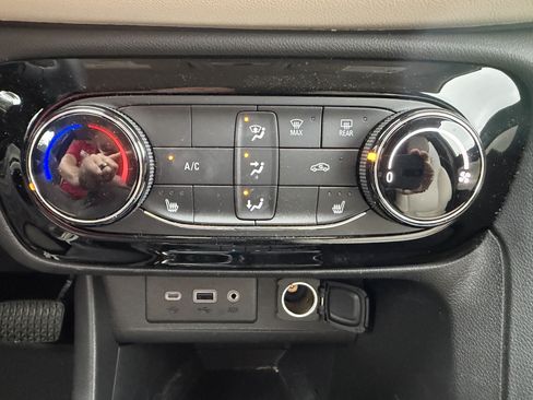 Used 2023 Buick Encore GX Preferred w/ Cold Weather Comfort Package FWD image 16