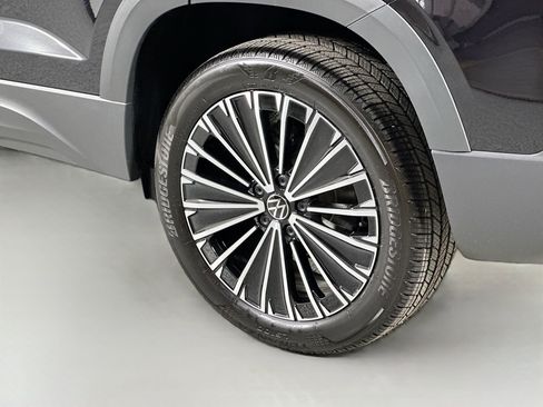 New 2025 Volkswagen Taos SE image 8