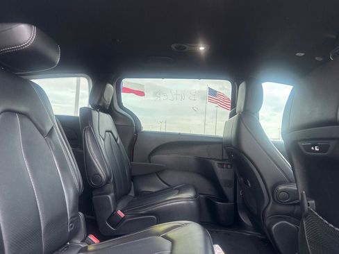 Used 2025 Chrysler Pacifica Select FWD image 28