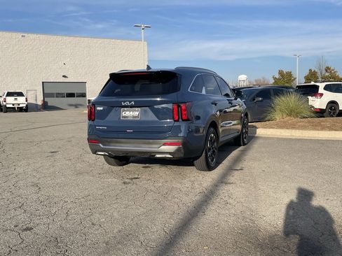 Used 2025 Kia Sorento S w/ Panoramic Sunroof Package image 9