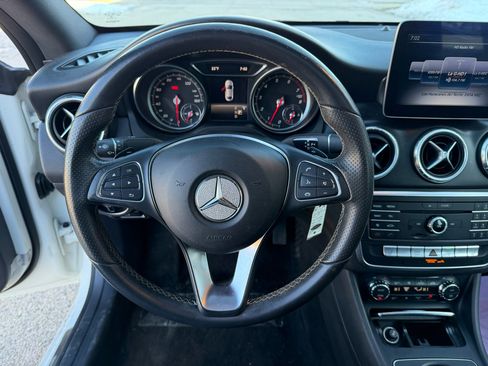 Used 2018 Mercedes-Benz CLA 250 4MATIC image 15
