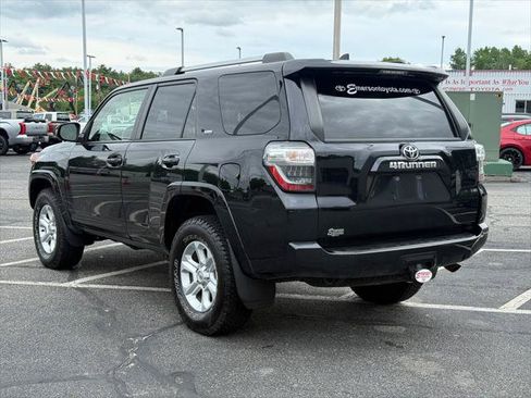 Certified 2022 Toyota 4Runner SR5 AWD/4WD image 3