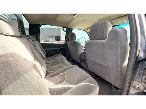 Used 2005 Chevrolet Silverado 2500 LS w/ Heavy-Duty Power Package AWD/4WD image 12