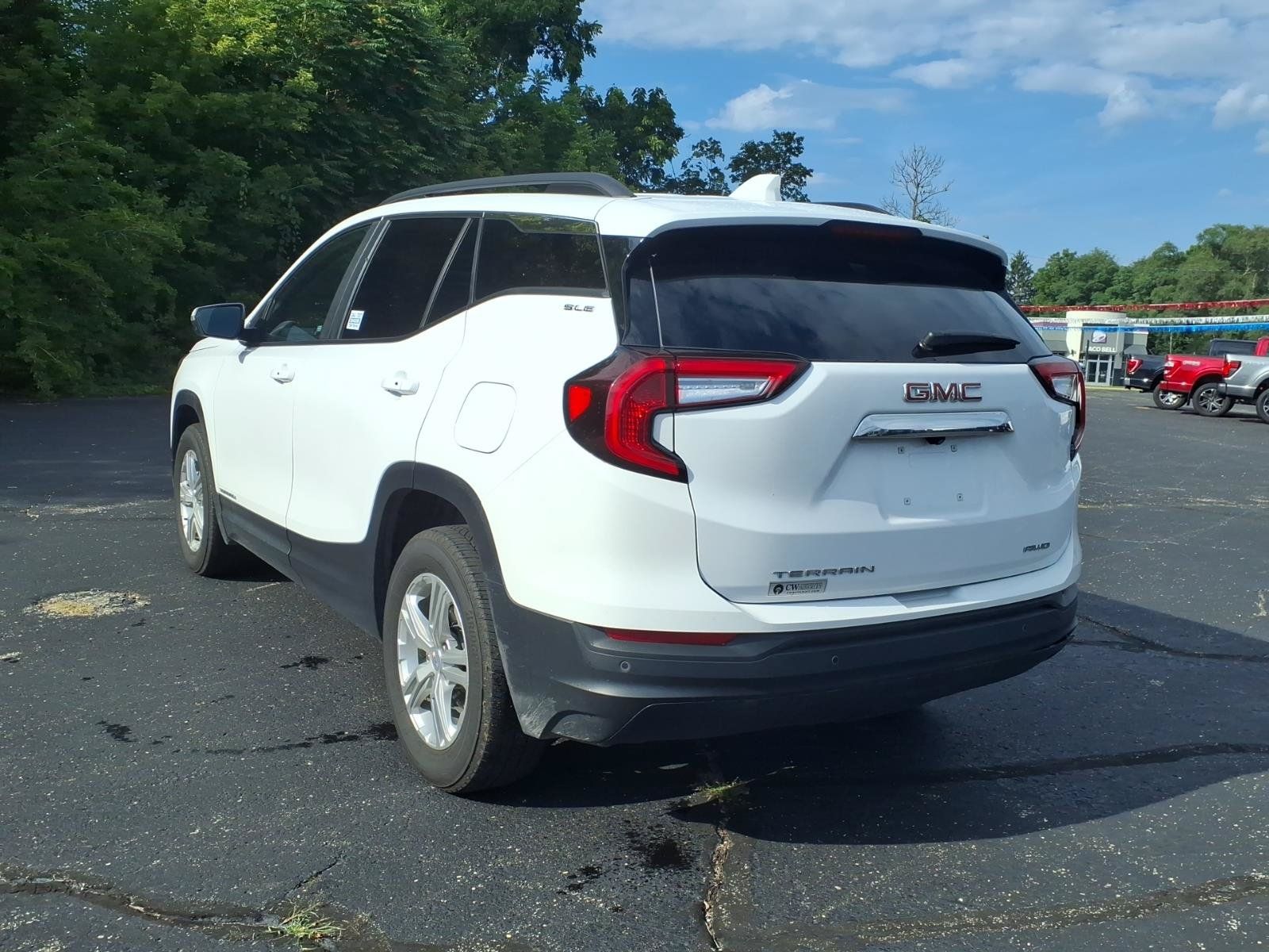 Used 2024 GMC Terrain SLE w/ Driver Convenience Package AWD/4WD image 11