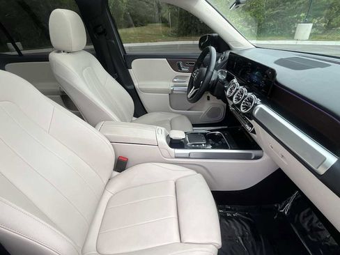 Used 2023 Mercedes-Benz GLB 250 4MATIC image 11