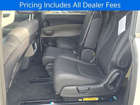 New 2026 Kia Carnival EX FWD image 10