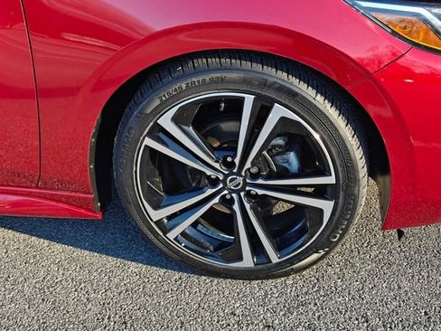 Used 2023 Nissan Sentra SR w/ SR Premium Package image 10