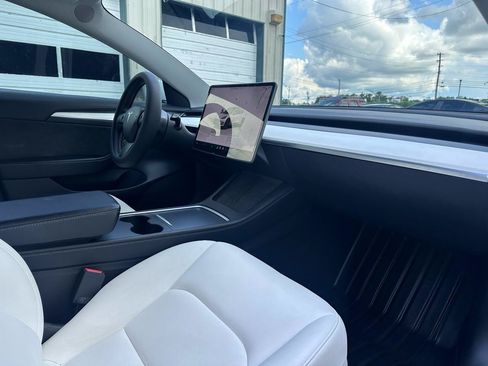 Used 2022 Tesla Model 3 Long Range AWD/4WD image 17