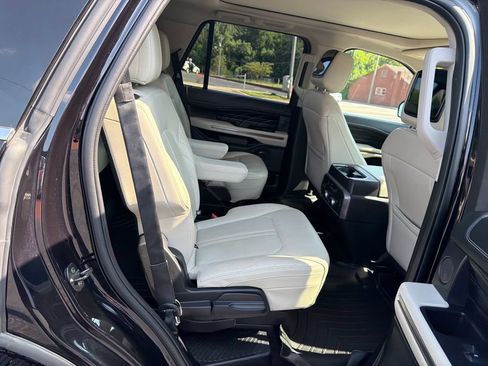Used 2019 Ford Expedition Platinum RWD image 49