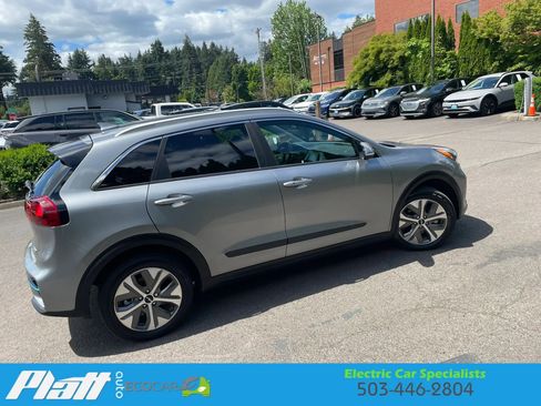 Used 2022 Kia Niro EX FWD image 12