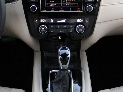 Certified 2020 Nissan Rogue SV image 35