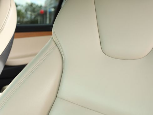 Used 2020 Tesla Model X Long Range image 19