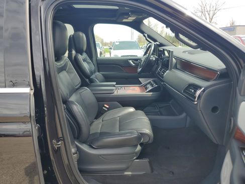 Used 2024 Lincoln Navigator Reserve image 9
