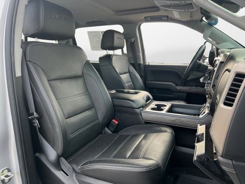 Used 2018 GMC Sierra 2500 Denali w/ Duramax Plus Package image 9