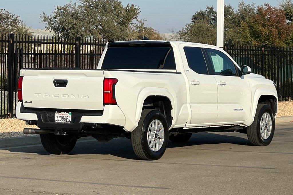 Certified 2025 Toyota Tacoma SR5 AWD/4WD image 5
