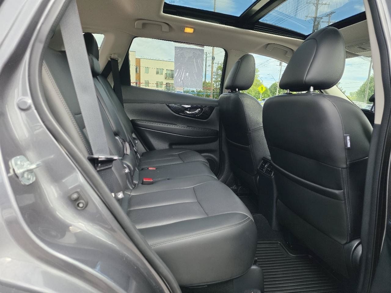 Used 2018 Nissan Rogue SL w/ Premium Package AWD/4WD image 19