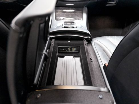 Used 2019 Mercedes-Benz S 560 4MATIC Sedan w/ Premium Package image 37