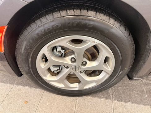 Used 2023 Chrysler Pacifica Limited image 49