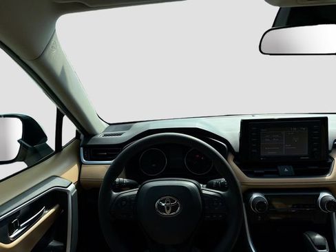 Used 2021 Toyota RAV4 XLE image 16