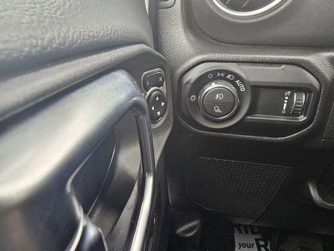 Used 2023 Jeep Gladiator Overland w/ Popular Equipment Package image 24