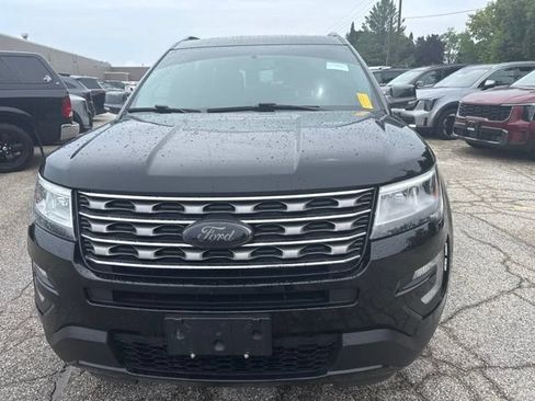 Used 2017 Ford Explorer XLT w/ Equipment Group 202A AWD/4WD image 8
