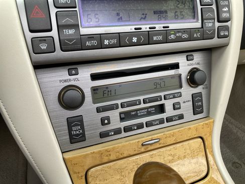 Used 2005 Lexus SC 430 Convertible image 28