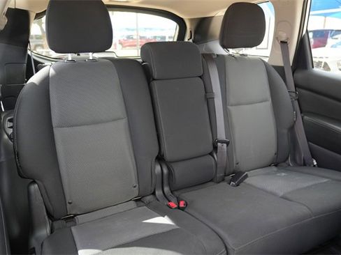 Used 2018 Nissan Pathfinder S image 18