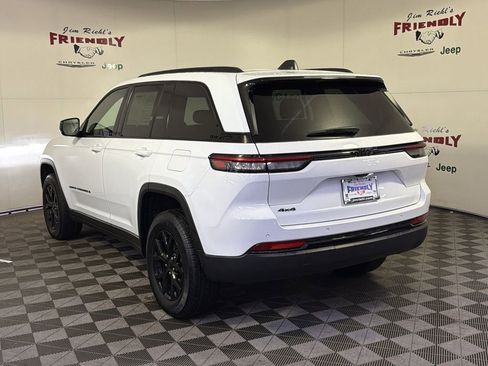 Used 2024 Jeep Grand Cherokee Altitude AWD/4WD image 4