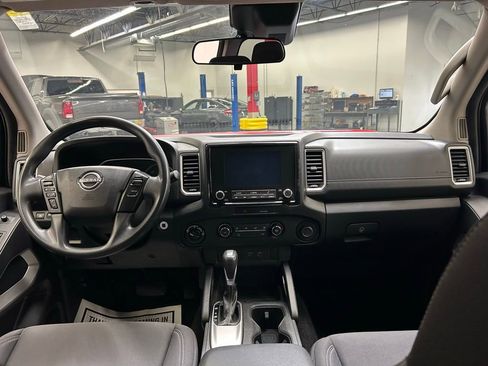 Used 2022 Nissan Frontier SV AWD/4WD image 16