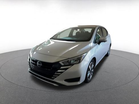 Used 2025 Nissan Versa SV image 7