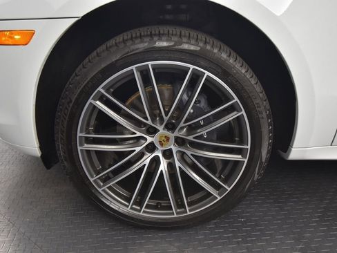 Used 2025 Porsche Macan image 13