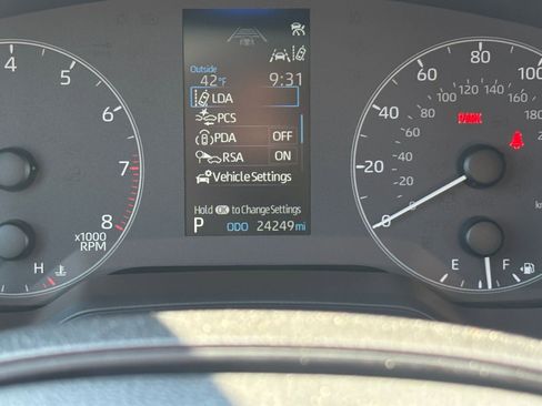 Used 2025 Toyota Corolla LE image 38