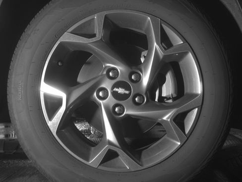 Used 2025 Chevrolet Trax LT FWD image 13