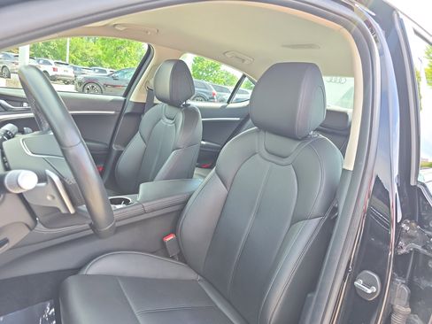Used 2025 Genesis G70 2.5T AWD/4WD image 14