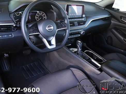 Used 2024 Nissan Altima 2.5 SV image 12