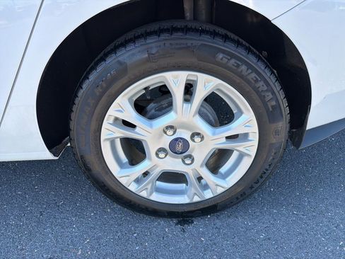 Used 2016 Ford Fiesta SE image 12