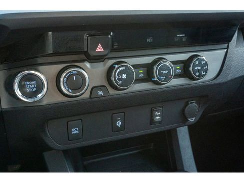 Used 2017 Toyota Tacoma TRD Off-Road image 22