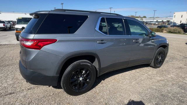 Used 2021 Chevrolet Traverse LT FWD image 2