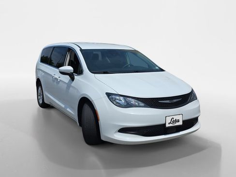 Used 2023 Chrysler Voyager LX FWD image 2