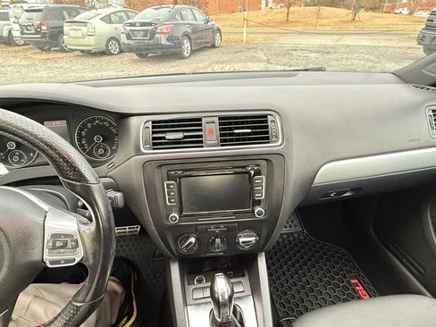 Used 2013 Volkswagen Jetta GLI image 26